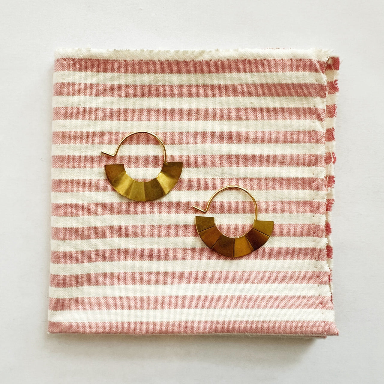 Short Folded Fan Earrings, Gold - Emily Warden